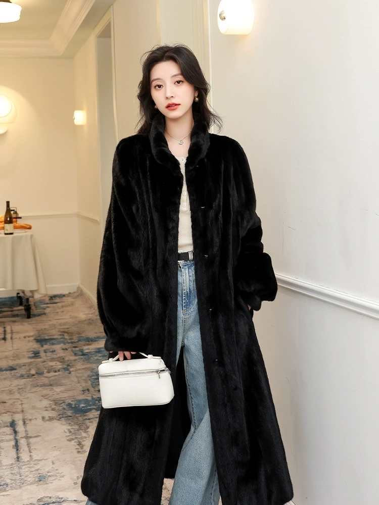 In winter, the new waterproof mink coat is thick and loose, and the fur coat is long and women's clothing.