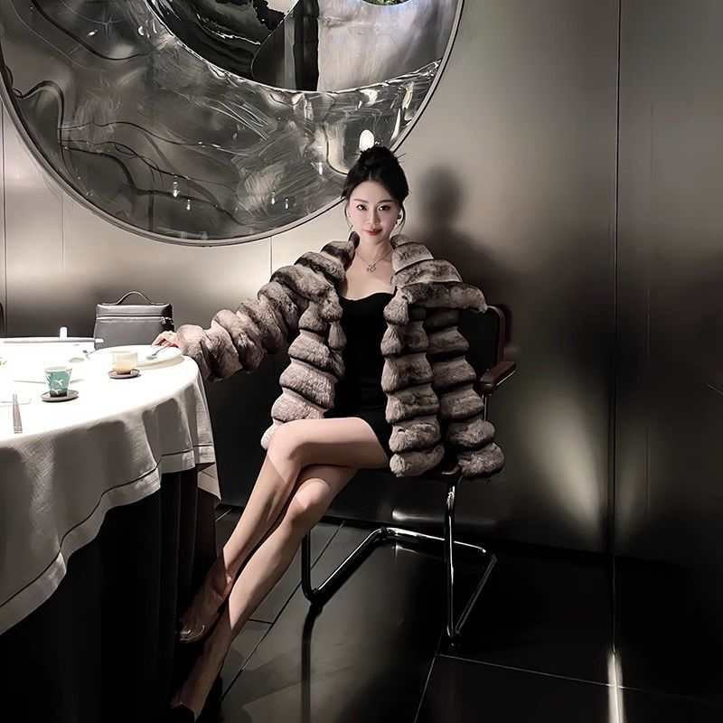 In winter, the new fur rex rabbit fur Totoro lapels Mao Mao coat, high sense, fashionable ladies and short women.