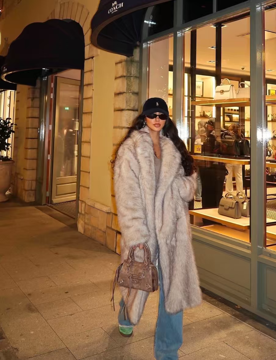 Europe and America cross-border explosions women's solid color high sense warm long fur coat.