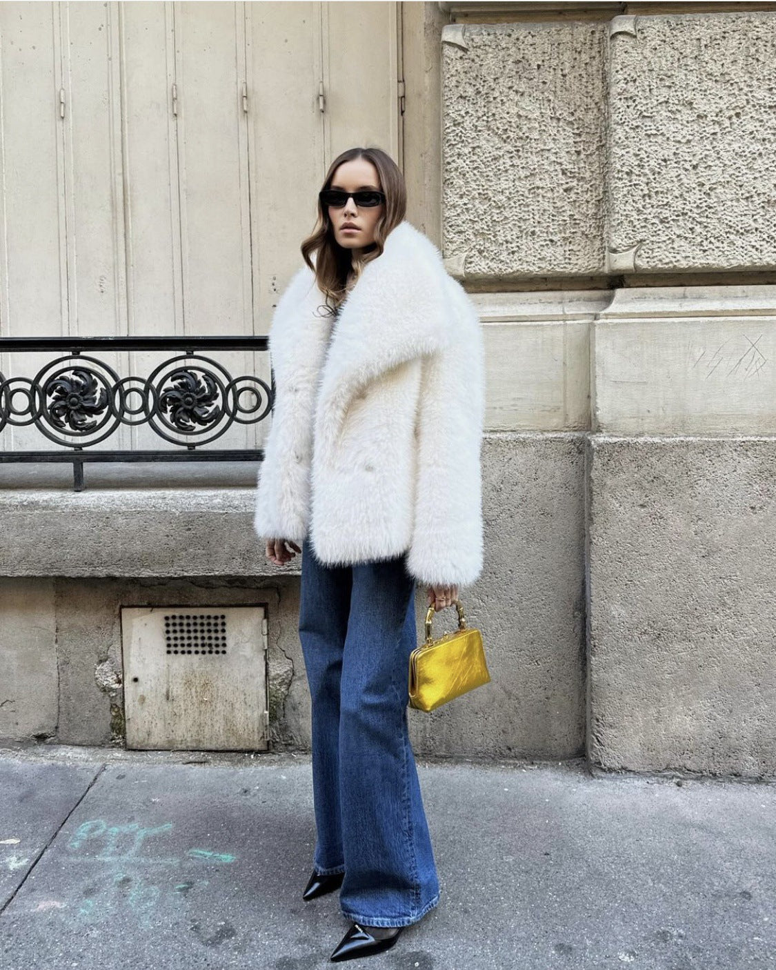 Fashionable Large Lapel Fur Coat for Women Elegant Socialite Long Sleeve Warm Overcoat Fur Top Wholesale